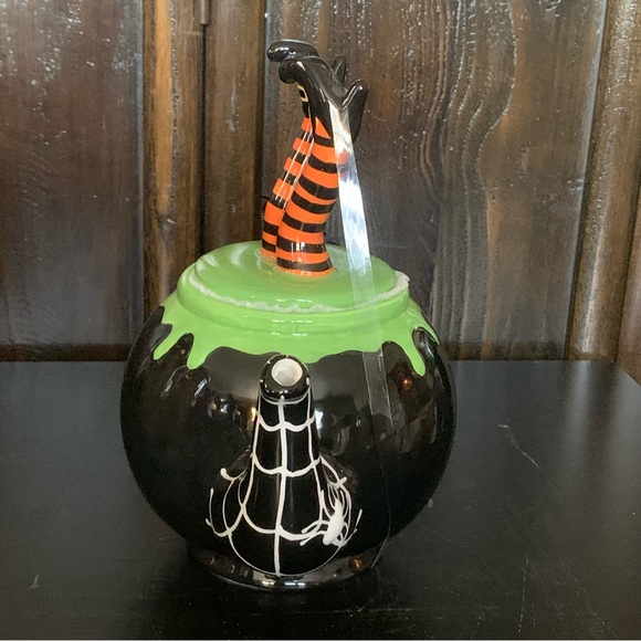 Potter’s Studio Witch Legs Halloween Cauldron Teapot with Spider Web Spout - Picture 13 of 14